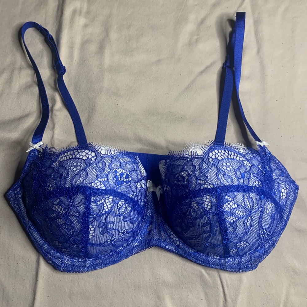 B Tempt’d blue lacy bra 32D